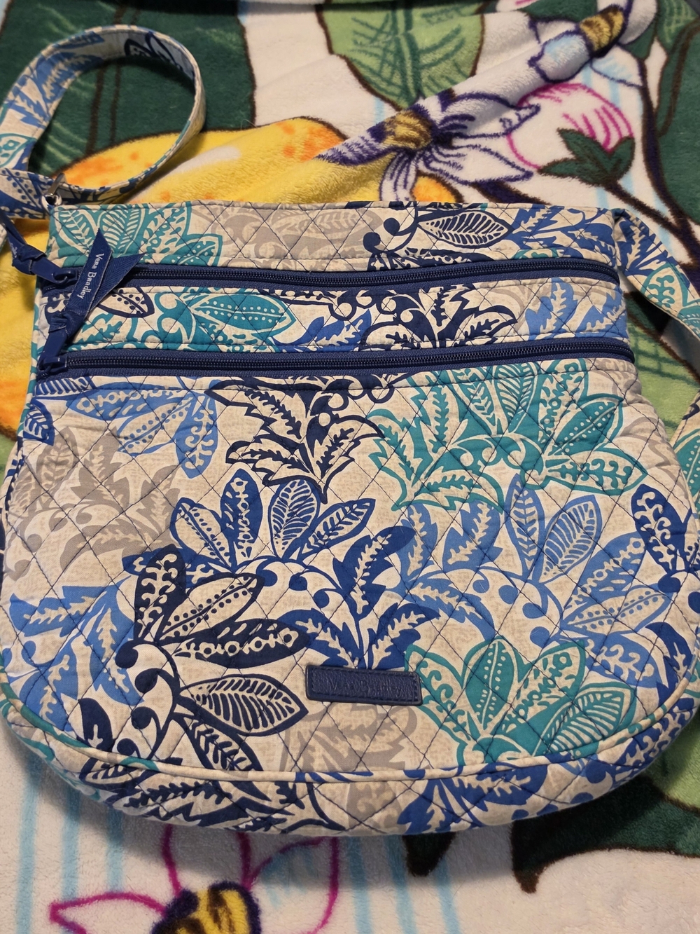 Vera Bradley Santiago 4-Piece Set: Rolling Backpack, Hipster Crossbody & Wallets - Picture 10 of 16